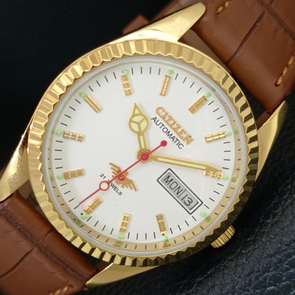 Vintage 1975 Citizen Automatic Mens Gold Watch WDaydate  White Accents
